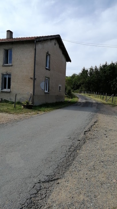 Gerard Benoit les cocottes qui galopent, Ferme Bio à Saint-Georges-de-Baroille